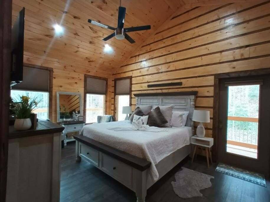 The Grand Tennessean Cabin- Four Bedroom Luxury Cabin In The Mountains بيدجن فورج المظهر الخارجي الصورة