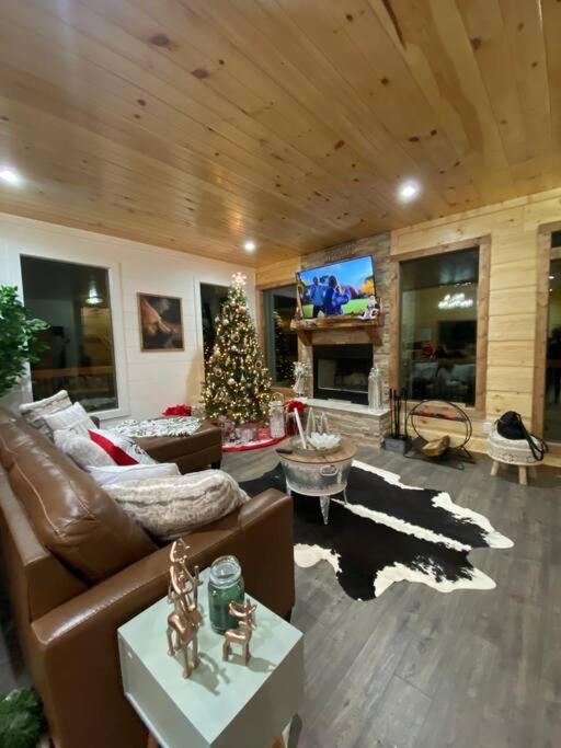 The Grand Tennessean Cabin- Four Bedroom Luxury Cabin In The Mountains بيدجن فورج المظهر الخارجي الصورة